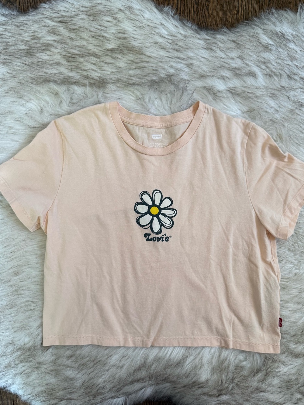 Levi's Peach Crop Tee with Daisy Graphic 100% cotton
